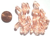 25 13mm Twisted Ovals - Rose Pink